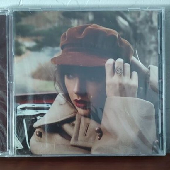 NWT SEALED TAYLOR SWIFT RED (TAYLOR'S VERSION) CD - Picture 1 of 2